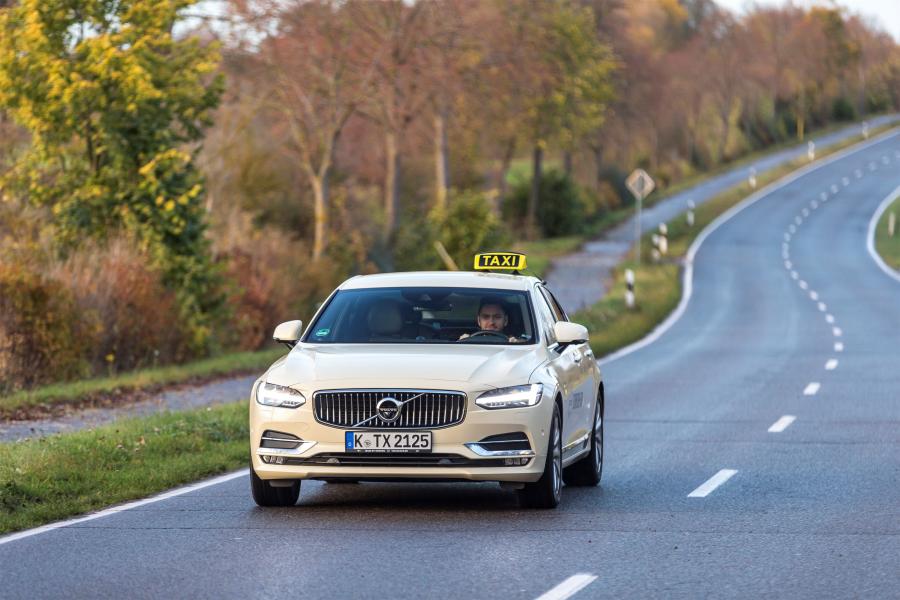  Volvo S90 D5 Inscription Taxi 2017 года  (фото 5 из 7)
